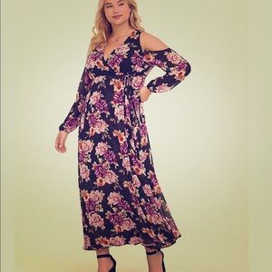 ❤️❤️Torrid peek a boo sleeve floral maxi dress NWT